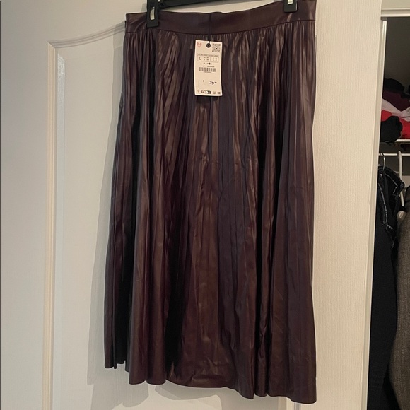 Zara Brown Pleated faux leather Midi Skirt - Picture 2 of 3